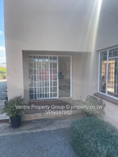 Pomona office to let