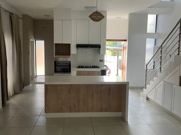 3 Bedroom Flat & Apartment