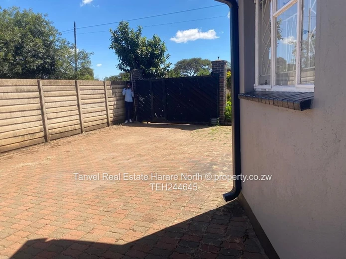 For Sale MABELREIGH SUNRIDGE with Harare Drive Road Frontage $190k  .