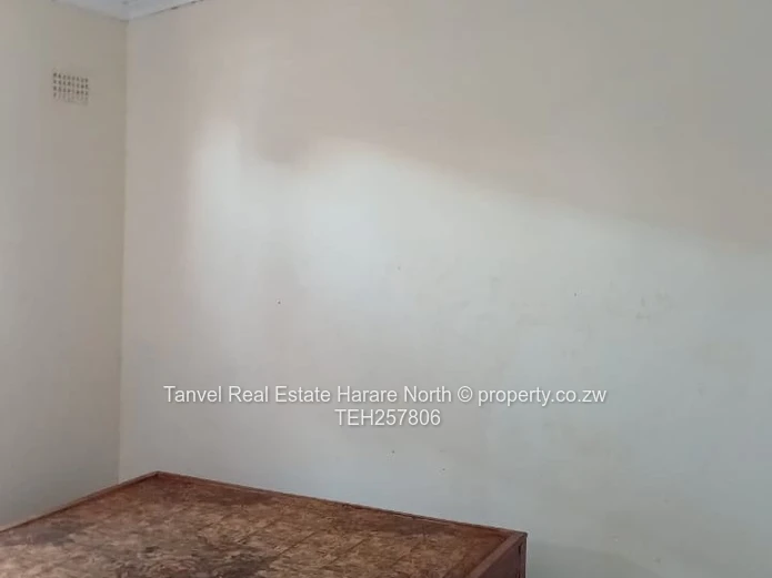 Hatcliffe, 70k,5 bedrooms two kitchens and a lounge ,2 bathrooms with toilets with both shower and t
