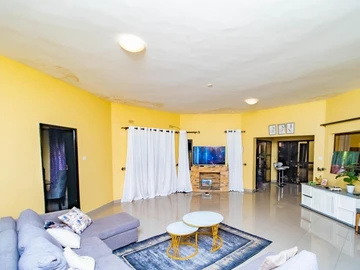 3 Bedroom Flat & Apartment