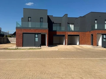 4 Bedroom Flat & Apartment