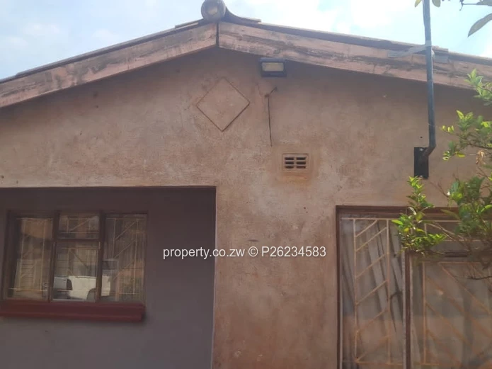 A 5 roomed house for sale in Dzivarasekwa Extension in Harare