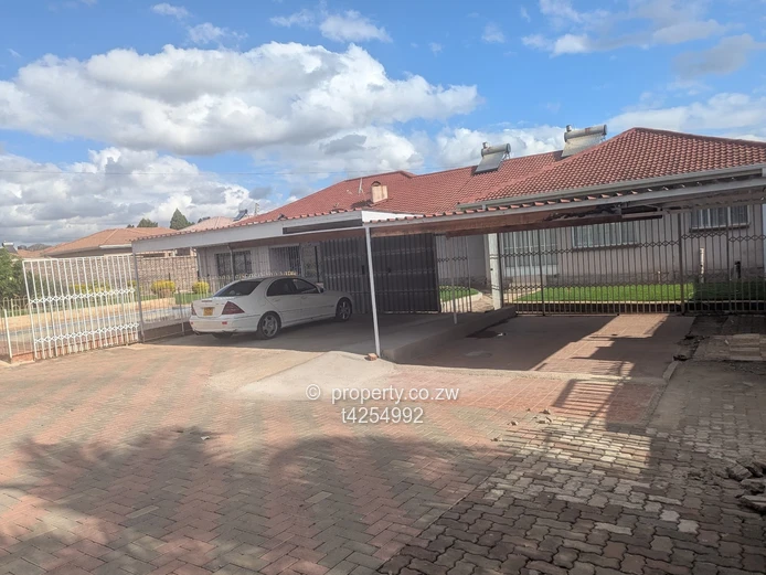 Greystone Park neat 6 bedroomed house to Rent 