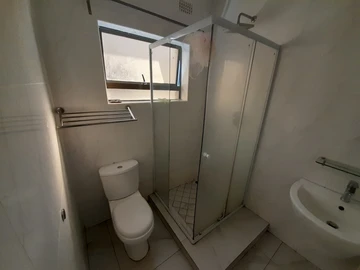 3 Bedroom Flat & Apartment