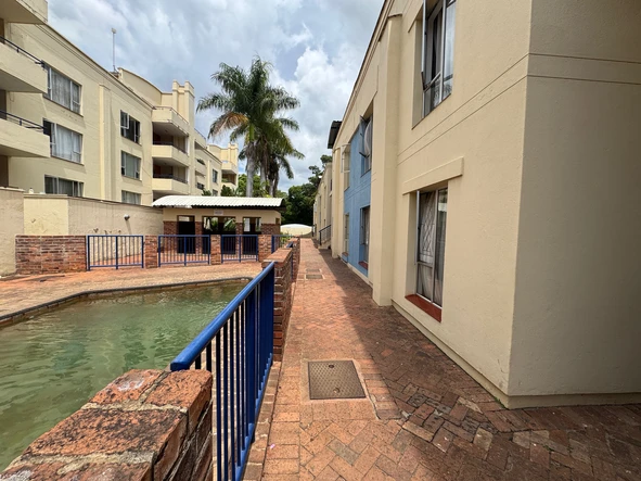 2 Bedroom Flat & Apartment