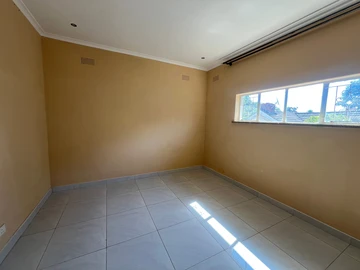 2 Bedroom Flat & Apartment