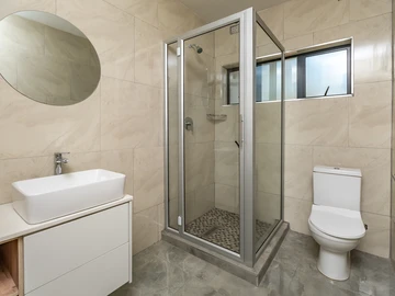 3 Bedroom Flat & Apartment