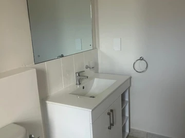 2 Bedroom Flat & Apartment