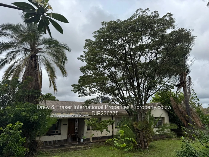 Cotswold Hills Mabelreign 3 beds House with a bedsitter cottage for sale $150k