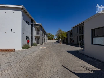 2 Bedroom Flat & Apartment
