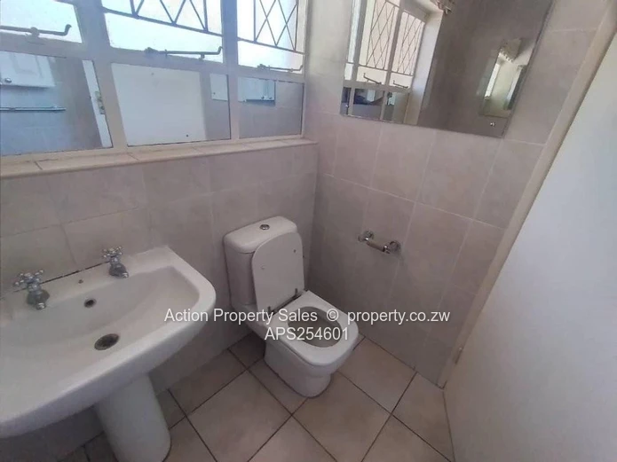 Neat 3 Bed Garden Flat! 