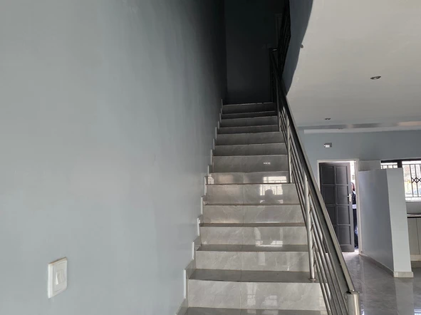3 Bedroom Flat & Apartment