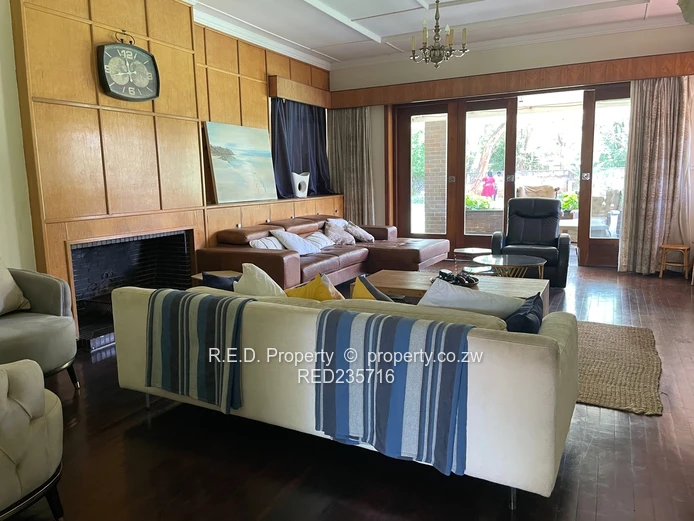 Spacious Family Living with Outdoor Leisure in the Suburbs