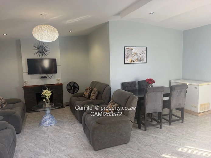 Spacious 3-bed Sunridge Home with Flatlet & Verandah