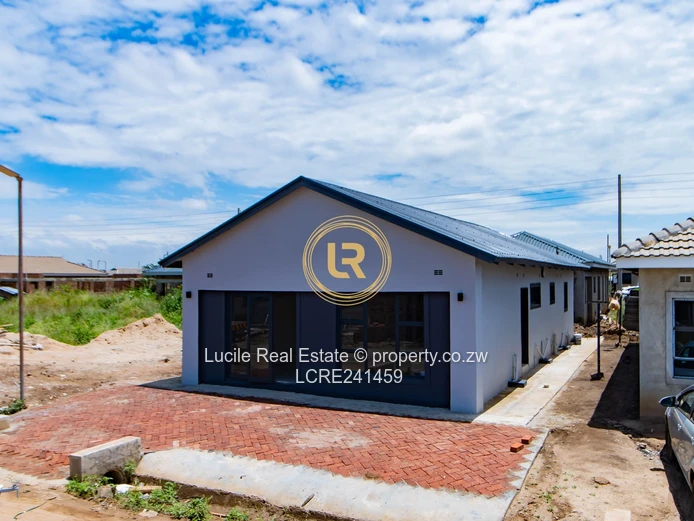 Newly Constructed 3 Bedroom Residence in Raiham Park