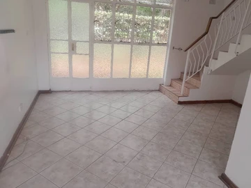 2 Bedroom Flat & Apartment