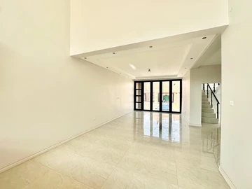 4 Bedroom Flat & Apartment