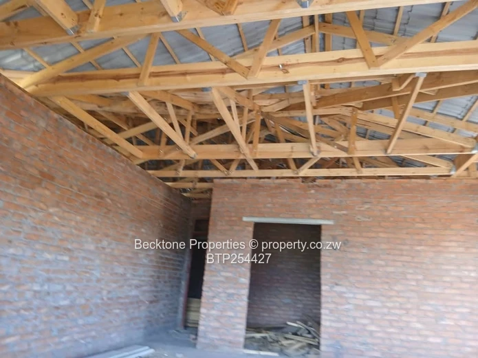 Partly Finished 4-Bed with Completed Flatlet on 1300m², Highmount