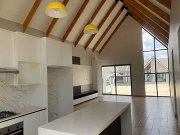 3 Bedroom Flat & Apartment