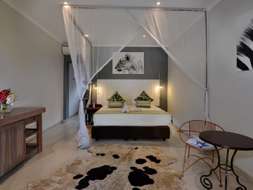 Hotel & Lodge