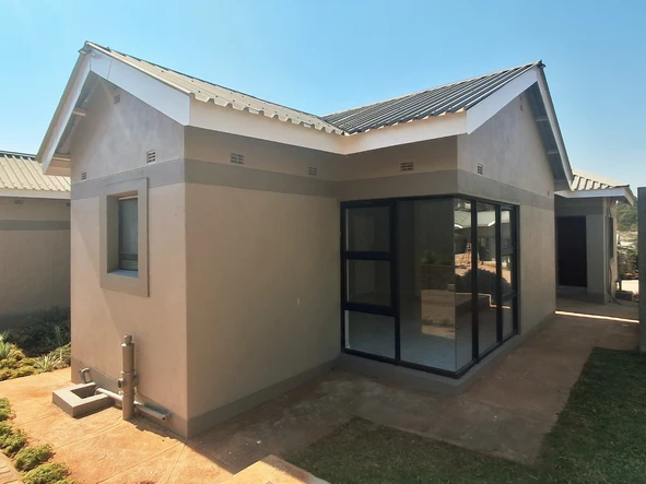 2 Bedroom Flat & Apartment