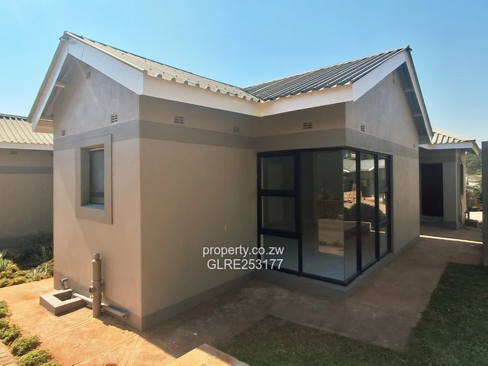 Bright 2-Bed Glen Lorne Apt with Borehole & Balcony