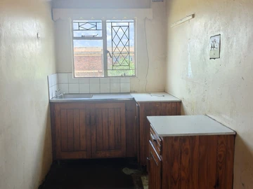 2 Bedroom Flat & Apartment