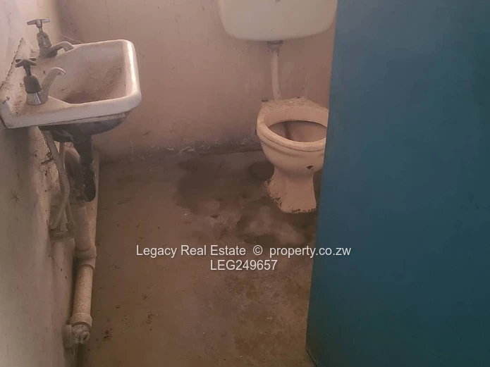 Chitungwiza Commercial Warehouse – Ideal For Manufacturing And Distribution