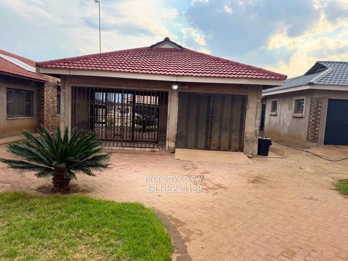 Glaudina 4-Bed Home - Tiled Roof, Garage & Garden