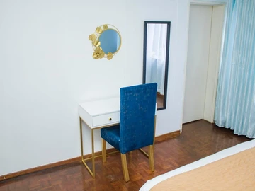 2 Bedroom Flat & Apartment