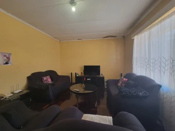 2 Bedroom Flat & Apartment