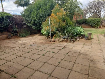 2 Bedroom Flat & Apartment
