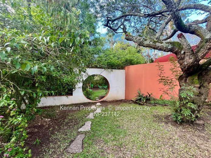 3 bed townhouse set in a large garden with lovely trees