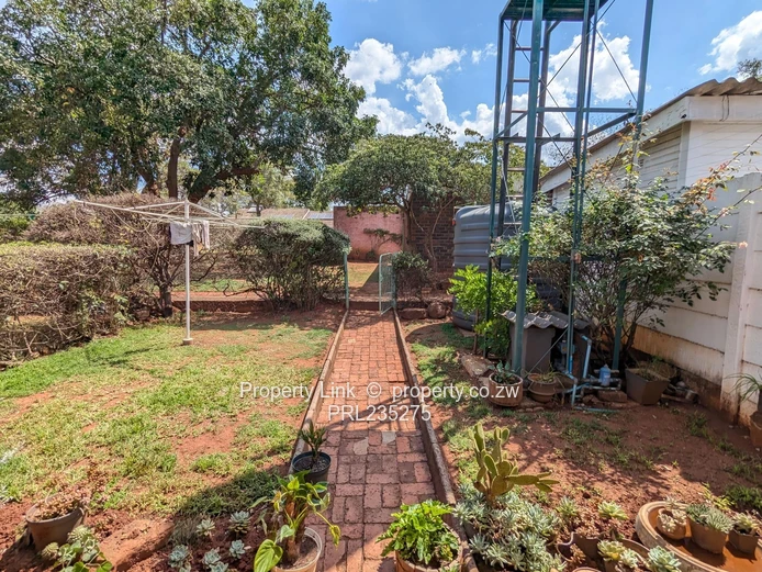 2-bed, 1-bath Garden Flat In Greystone Park