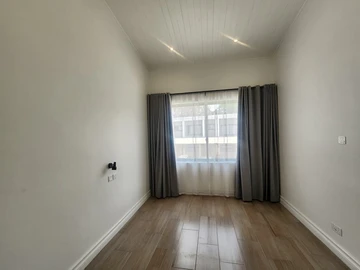 2 Bedroom Flat & Apartment