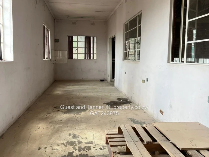 Commercial Warehouse with Title Deed for Sale in Thorngrove!