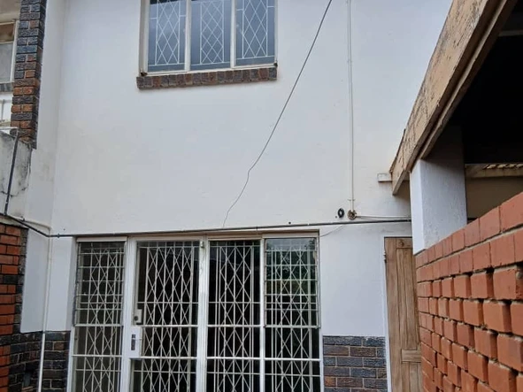 3 Bedroom Flat & Apartment