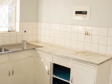 2 Bedroom Flat & Apartment