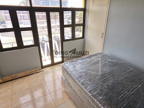 2 Bedroom Flat & Apartment