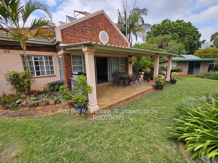 Immaculate 2 bedroom townhouse in well established complex