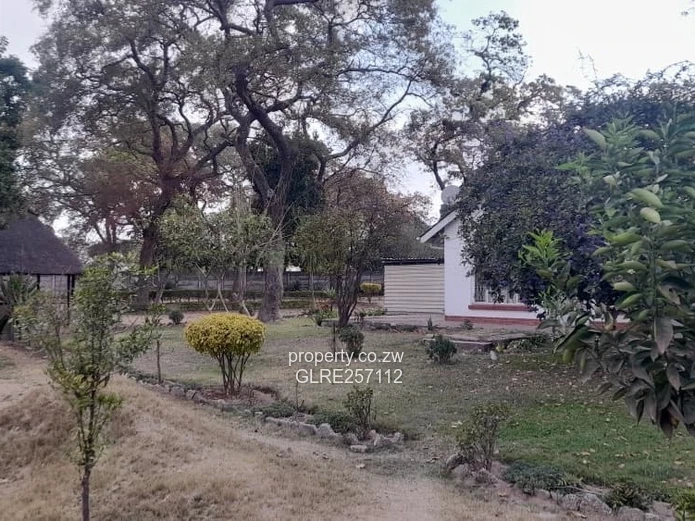 7100m² Waterfalls Stand — Bungalow, Mature Trees & Main Road Frontage