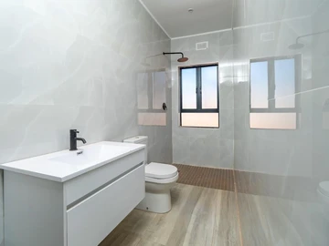 3 Bedroom Flat & Apartment