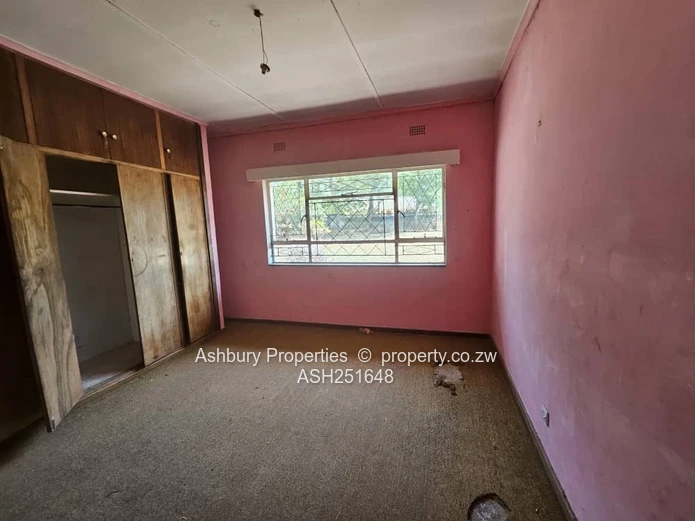 Solid Spacious House in the Old Leafy Winston Surburb of Marondera (Sole Mandate)