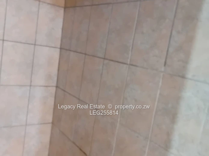 4-Bed Zimre Park House — Fitted Kitchen, Garden & Garage