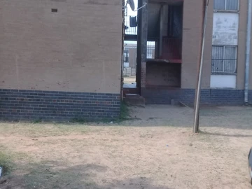 2 Bedroom Flat & Apartment