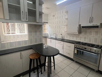 3 Bedroom Flat & Apartment