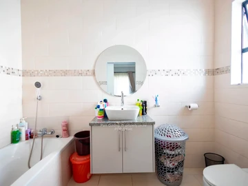 3 Bedroom Flat & Apartment