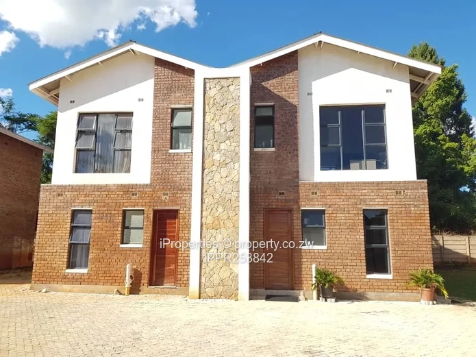 Lovely Townhouses in Courtyard Place, Helensvale, Harare North: