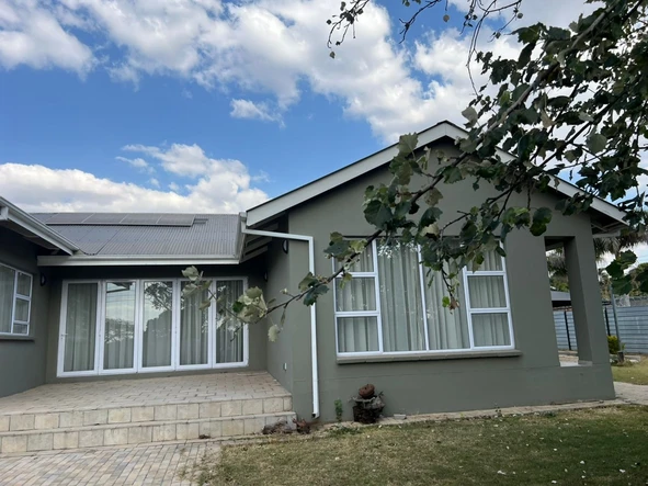 3 Bedroom Flat & Apartment